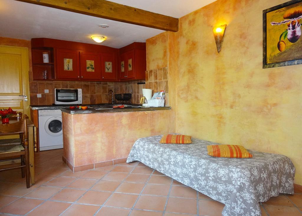 Le Mas De Pie Caud Bed & Breakfast Rognes Eksteriør bilde